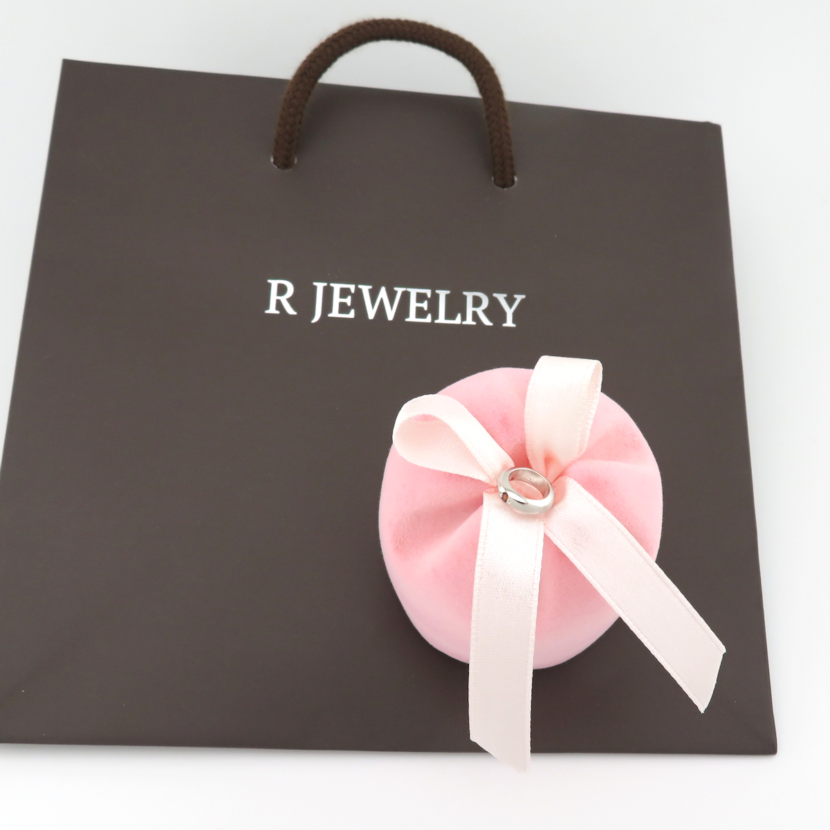 ご出産・ご誕生のお祝いにベビーリング_1月の誕生石ガーネットリング写真１