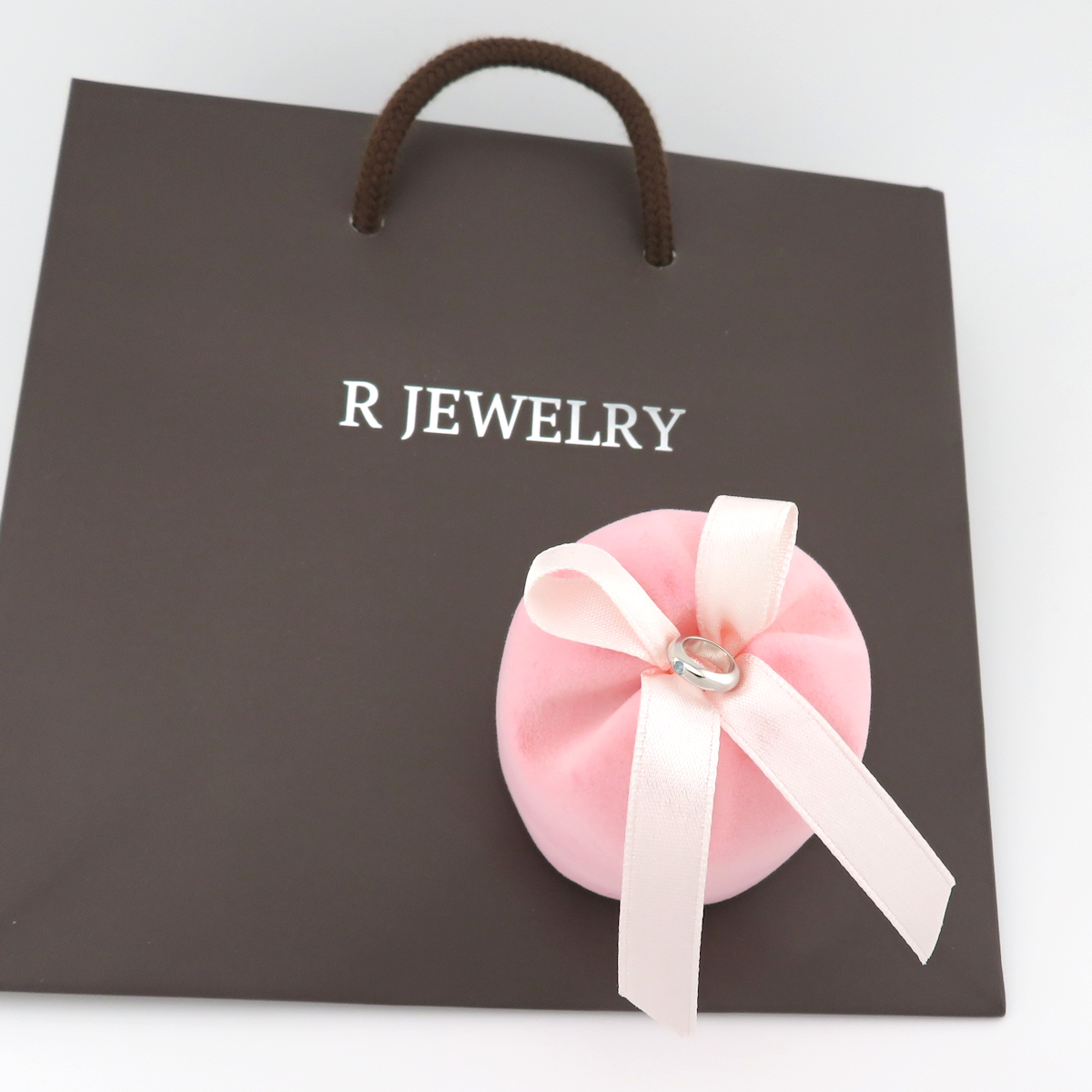 ご出産・ご誕生のお祝いにベビーリング_３月の誕生石アクアマリンリング写真１