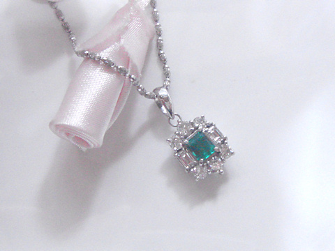 エメラルドのペンダントafter