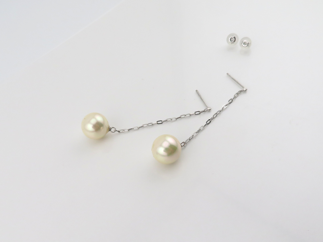 パールの揺れるピアス