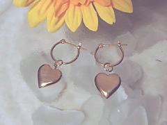 ゴールドのハート ピアスチャームafter