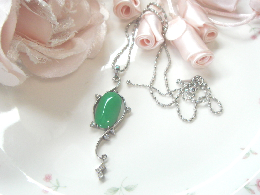 ヒスイのペンダントトップ