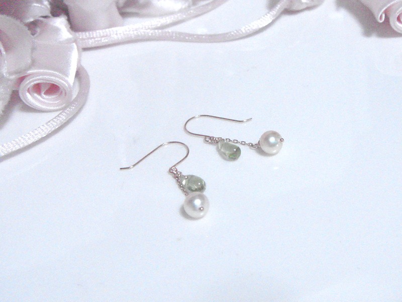 ペリドットとパールのピアス