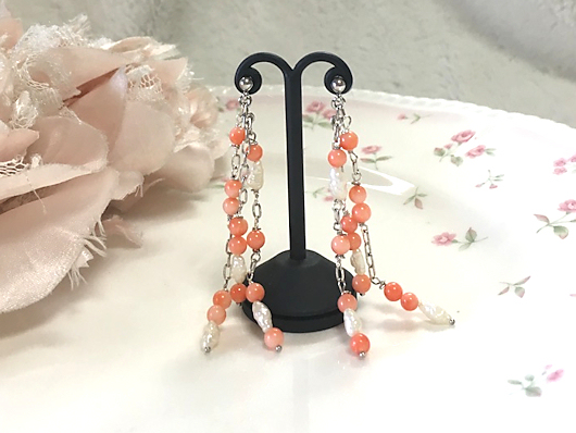 珊瑚とパールのピアス