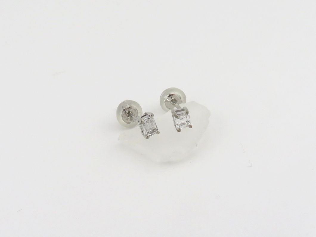 ダイヤモンドピアス