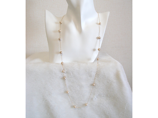 パールのロングネックレス