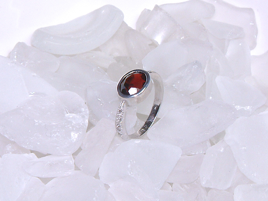  ガーネットのリング