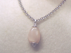 ムーンストーンのペンダントafter