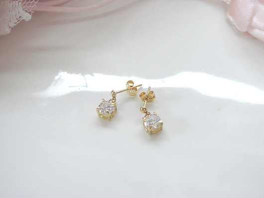 キュービックジルコニアのピアス