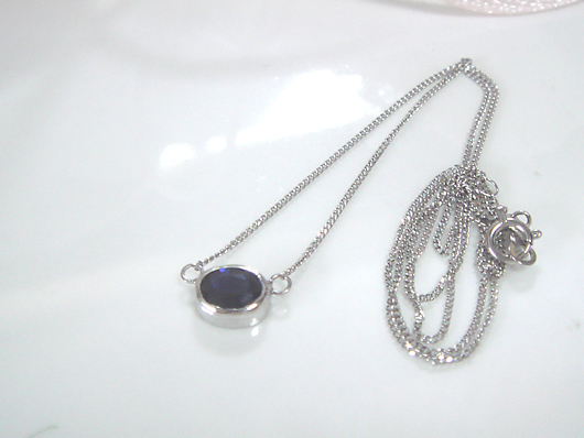 サファイアのペンダント