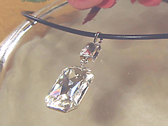 スワロフスキークリスタルのペンダントafter