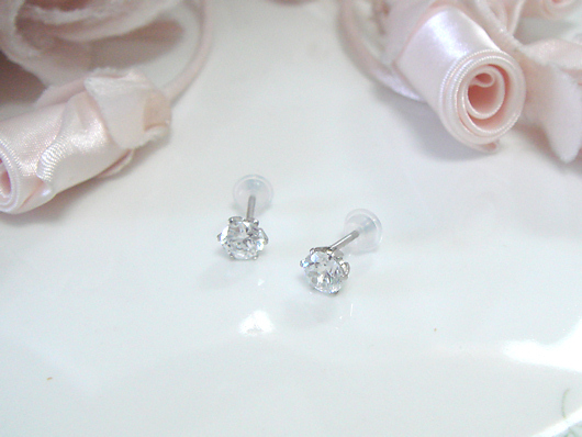 キュービックジルコニアのピアス