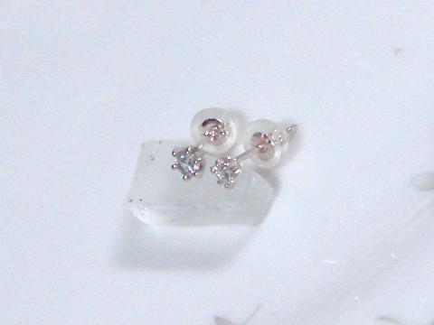 ダイヤモンド一粒ピアスafter