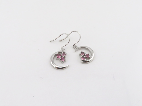 お月様モチーフピアスafter