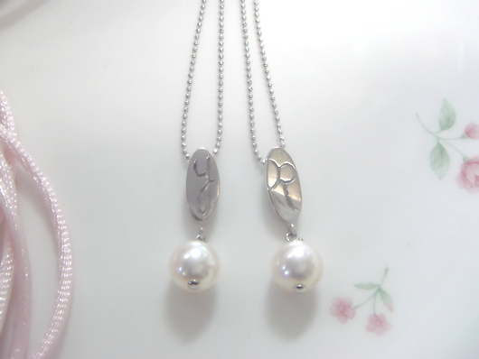 イニシャルペンダント