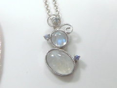 ブルームーンストーンのペンダントafter