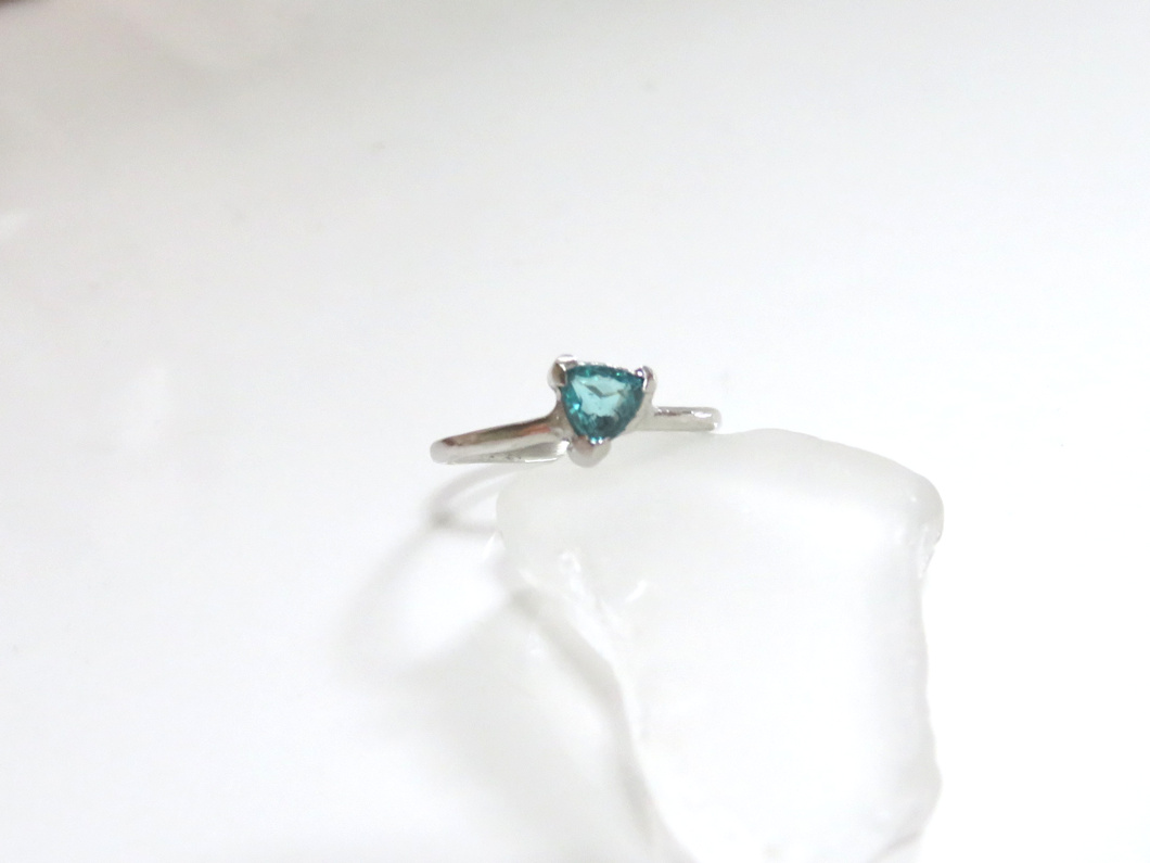 パライバトルマリンのピンキーリング